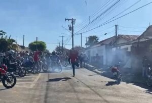 Motoboys destroem casa na região de Campinas após discussão durante entrega