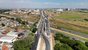 Construção de viaduto da JBD sobre a rodovia dos Bandeirantes chega à fase final