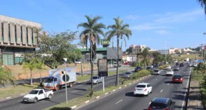 Irresponsabilidade: mais de 600 infrações por falta de habilitação foram cometidas em 2025