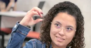 Reunião de preenchimento de vagas tem intérprete de Libras e constrói inclusão e pertencimento