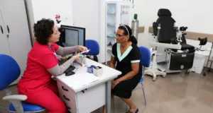 Outubro Rosa: programação nos centros de saúde inclui colocação de DIU, exames e vacinação