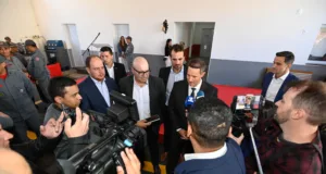 Prefeitura doa caminhão autotanque florestal de R$ 1, 27 milhão ao Corpo de Bombeiros