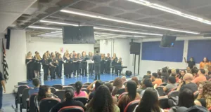 Coral dos Servidores encantou alunos e servidores do Ceprocamp na noite de segunda-feira