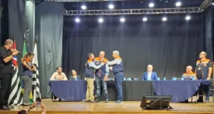 Defesa Civil de Campinas recebe kit de verão em treinamento estadual