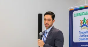 Alunos da rede municipal participaram de cerimônia de encerramento de projeto especial no TRT