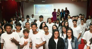 Jovens aprendizes participam de palestra do Novembro Azul, no Salão Vermelho