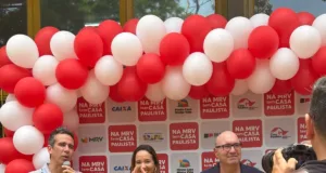 Feirão da Cohab em Campinas garante atendimento em Libras e fortalece o direito à informação