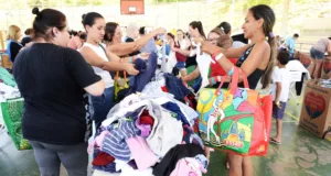 Próximo Passo atende 604 famílias e distribui 2,8 toneladas de roupas no Jardim Florence