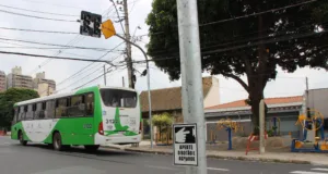 Nova configuração de trânsito no Jardim Bela Vista recebe semáforo especial para travessias