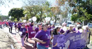 Caminhada marca encerramento da campanha 21 Dias de Ativismo Contra a Violência à Mulher
