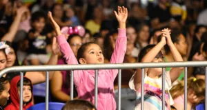 Show do Natal Caminhos dos Sonhos reúne 1.200 moradores no Parque Eldorado