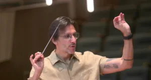 Maestro Carlos Prazeres permanece na Sinfônica de Campinas até fevereiro de 2026