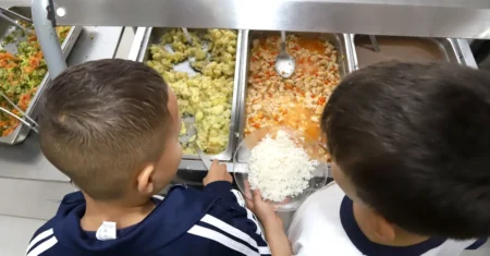 Educação amplia oferta e registra média superior a 300 mil refeições servidas por dia em 2025