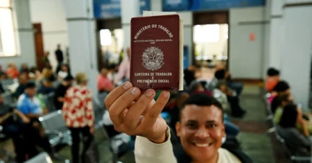 1º Feirão de Emprego de 2026 registra 569 atendimentos e 451 encaminhamentos no Palácio da Cidade