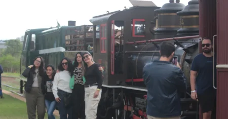 Passeio de Maria-Fumaça é opção diferente e divertida para o feriado de Carnaval