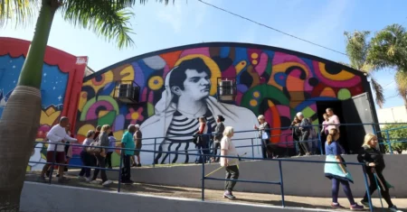 Alunos do curso de Livre de Teatro da "Entreatos Teatro & Cultura" realizam apresentação dupla em Campinas