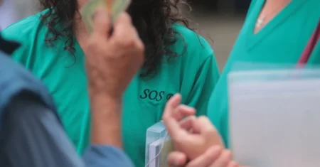 Da rua ao serviço público, equipes ajudam a destravar documentos e acessar direitos