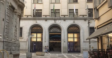 Acesso à sede da Bolsa de Valores, onde acontece licitação do transporte público de Campinas, é alterado