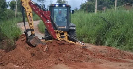 Secretaria de Serviços Públicos faz manutenção em ruas dos bairros Chácaras Gargantilha e Recanto dos Dourados