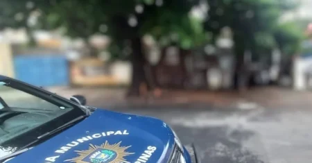 Fiscalização notifica estabelecimento irregular de comércio de recicláveis