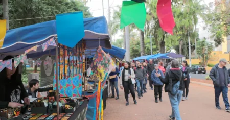 Isá Mota e Fael apresentam repertório autoral na Feira Hippie do Centro de Convivência