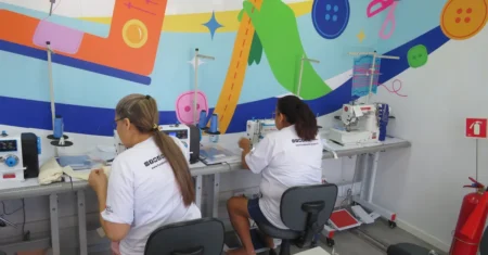 Curso de corte e costura começa no Parque Oziel e atrai moradoras em busca de renda e qualificação