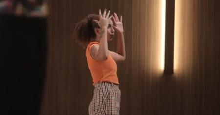 Aretha Duarte inspira público em palestra do Mês da Mulher no Centro de Convivência