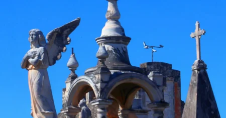 Visita guiada ao Cemitério da Saudade destaca memória, arte e histórias de Campinas