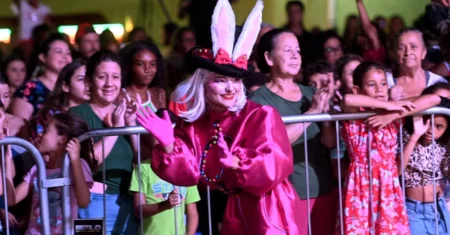 Show Encantado da Páscoa reúne 2 mil pessoas no Jardim Esmeraldina, em Campinas