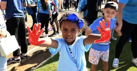 Campinas abre Abril Azul 2026 com caminhada, abraço simbólico e agenda de inclusão