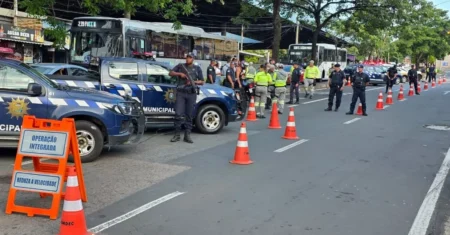 Comitiva de Barueri visita CCO da Emdec e acompanha blitze integrada