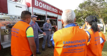Primeira equipe comunitária de Resposta às Emergências Climáticas recebe certificado