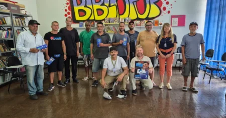 Oficinas no Centro POP Sares II orientam população em situação de rua sobre acesso à educação