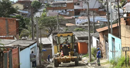 Prefeitura inicia pavimentação de ruas no Núcleo Residencial 28 de Fevereiro, no Ouro Verde