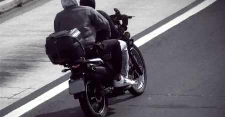 Falta de capacete e manobras perigosas somam mais de 700 condutas de risco entre 2025 e 2026