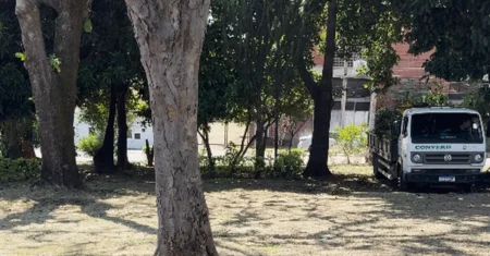 Prefeitura mobiliza frentes de roçagem e tapa-buracos em diversos bairros