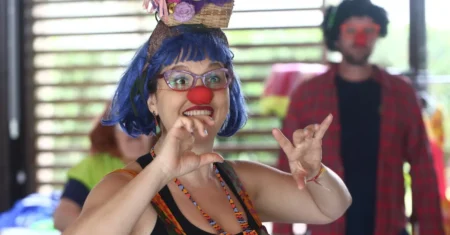 Número de palhaçaria “A Faxineira da Boutique” faz temporada em Campinas