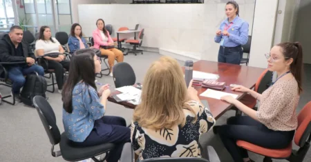 Prefeitura abre concurso para tradutor e intérprete de Libras; primeiro com cotas para quilombolas e indígenas