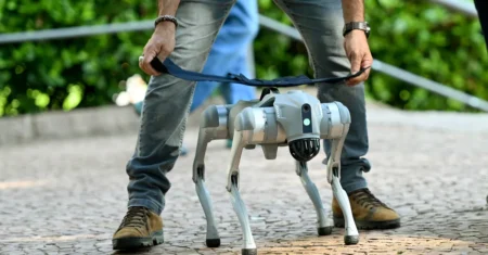 Defesa Civil de Campinas apresenta robô quadrúpede para apoio em operações e ações educativas