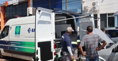 Padre Anchieta recebe inspeção veicular ambiental gratuita da Emdec