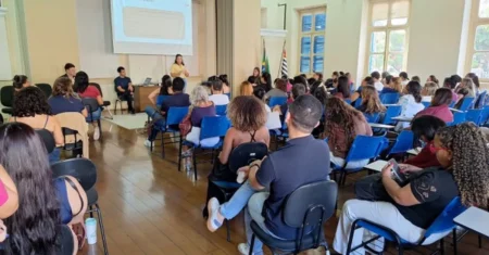 Trabalhadores do SUAS participam de escuta e troca de experiências sobre inclusão de pessoas autistas