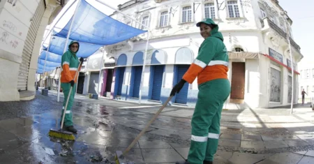 Mutirão de limpeza na região central segue até terça-feira, 28 de abril