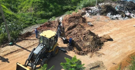 Prefeitura inicia construção de galeria para pavimentação de rua na Vila Alberto Simões