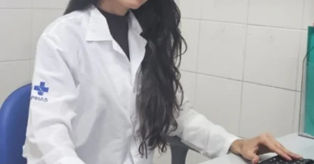 Enfermagem é uma arte de cuidar em um amplo sentido, diz enfermeira com 18 anos de rede pública