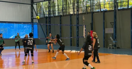 Festival de vôlei adaptado promove integração entre alunos de praças esportivas de Campinas