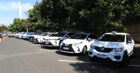 Campinas promove ação com taxistas para combater feminicídio e incentivar trânsito seguro