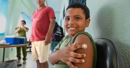 Campinas já aplicou mais de 63 mil doses de vacina contra a dengue em jovens
