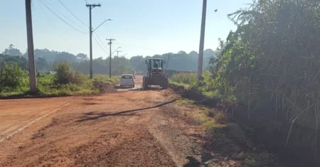 Estrada Municipal José Sedano recebe manutenção na altura da Vila Olímpia