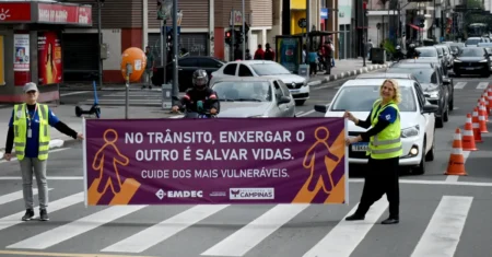 Largo do Rosário recebe primeira ação de campanha para segurança de pedestres