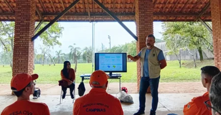 Curso de aperfeiçoamento da Defesa Civil aborda zoonoses e prevenção de doenças em áreas de risco